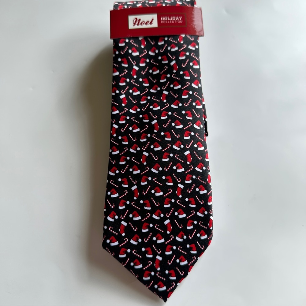 Noel Holiday Collection Men’s Black and Red Santa Hats and Candy Canes Tie